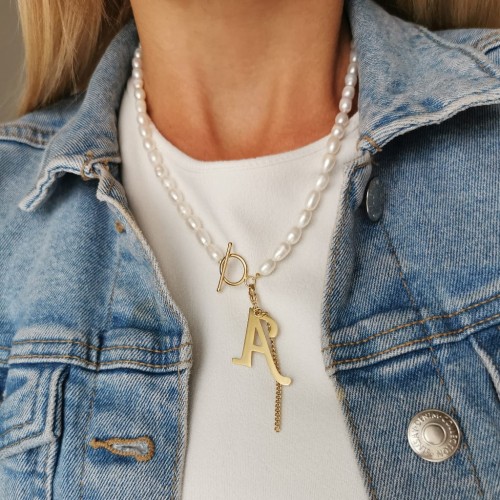 Naszyjnik STAL CHIRURGICZNA perły naturalne z literką A kolor złoty