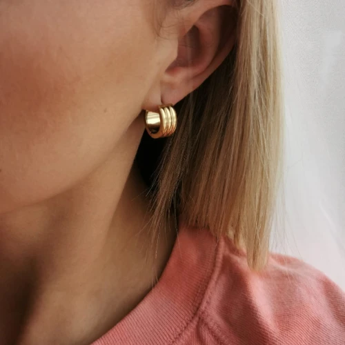 Kolczyki STAL CHIRURGICZNA klasyczne szersze wzorek kolor złoty