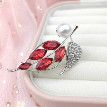 BROSZKA ozdobna KWIAT czerwony kryształy srebrna