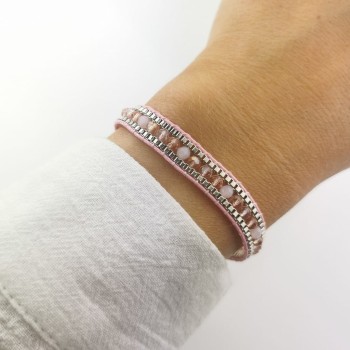 Bransoletka jasnoróżowa koraliki kryształy na sznurku  