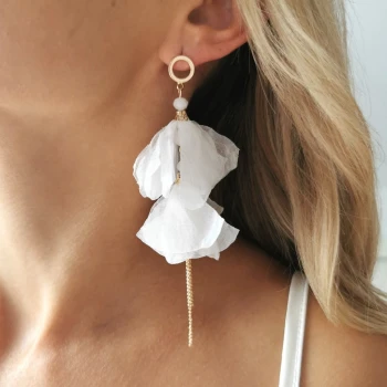 Kolczyki jedwabne KWIATY białe