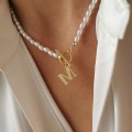 Naszyjnik choker perły litera M ze STALI CHIRURGICZNEJ złoty
