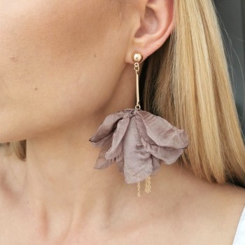 Kolczyki jedwabne KWIATY brązowe z łańcuszkami 