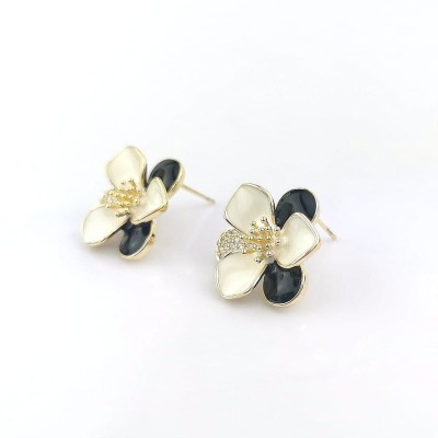 Kolczyki POZŁACANE kryształy kwiaty emalia czarna kremowa