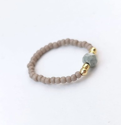 Pierścionek elastyczny z agatem STAL CHIRURGICZNA  beżowy