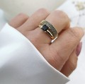 Pierścionek POZŁACANY czarny kryształ z cyrkoniami kolor złoty