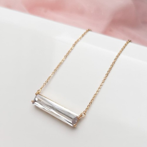 Naszyjnik celebrytka  Podłużna zawieszka kryształ Pozłacana 18k rose gold
