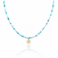 Choker Daisy Blue – naszyjnik z koralików ze złotym kwiatkiem STAL POZŁACANA