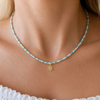  Choker Daisy Blue – naszyjnik z koralików ze złotym kwiatkiem STAL POZŁACANA