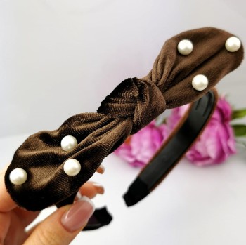 Opaska do włosów Kokarda perełki welurowa kolor brązowy