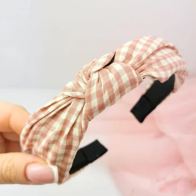 Opaska do włosów Węzeł turban w kratkę pepitka kolor różowy